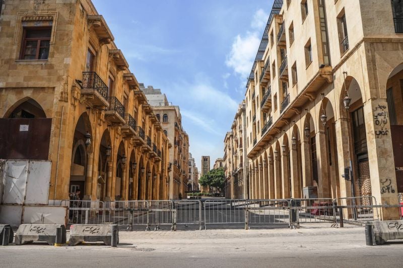 Un des accès au Parlement, à Beyrouth, totalement dégagé