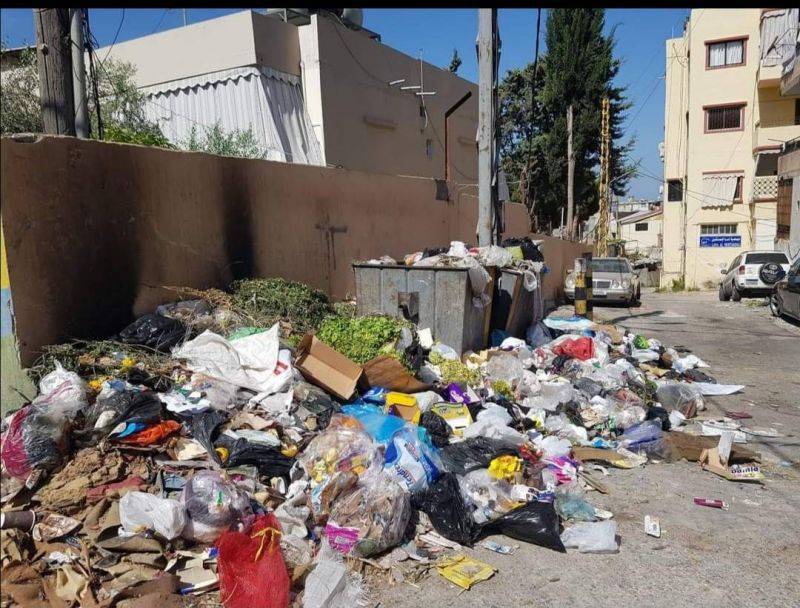 Garbage piles up in Saida's streets as waste sorting center workers strike
