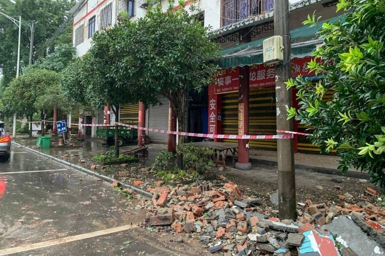 Au moins quatre morts et 14 blessés