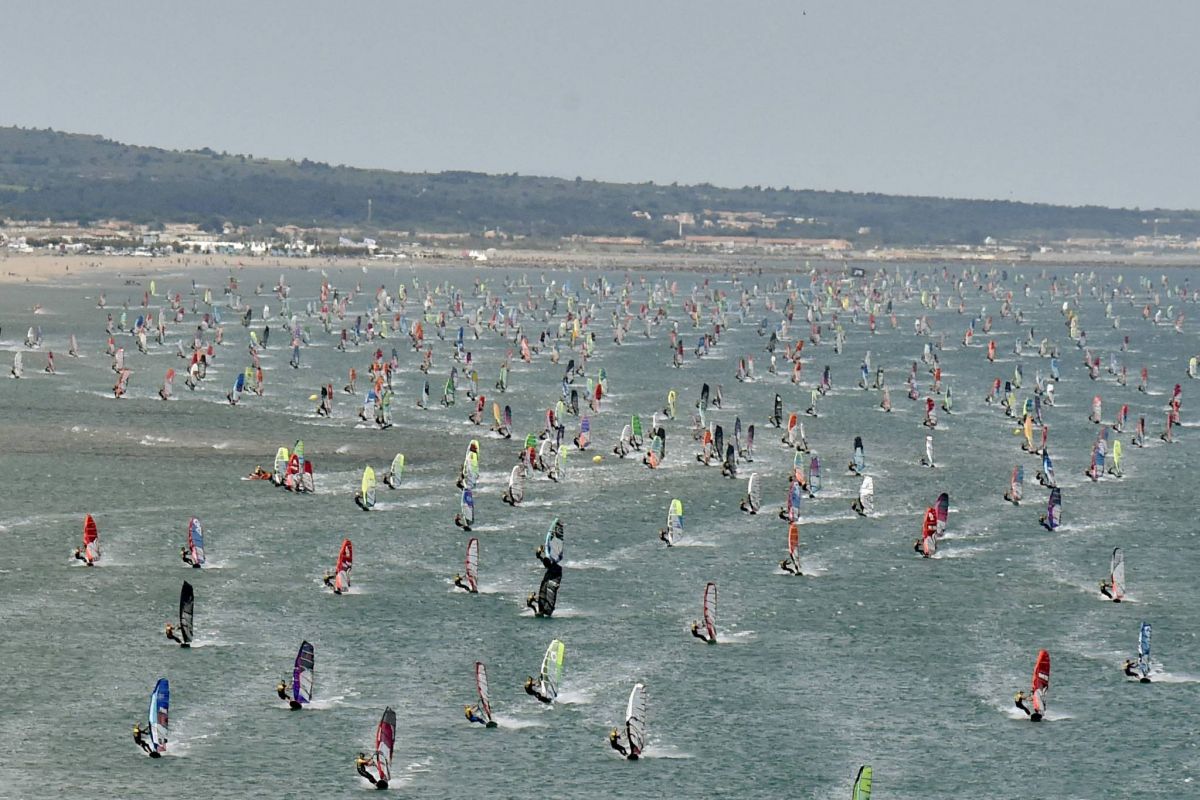Au Défi Wind de Gruissan, en France, la planche à voile est toujours dans le vent