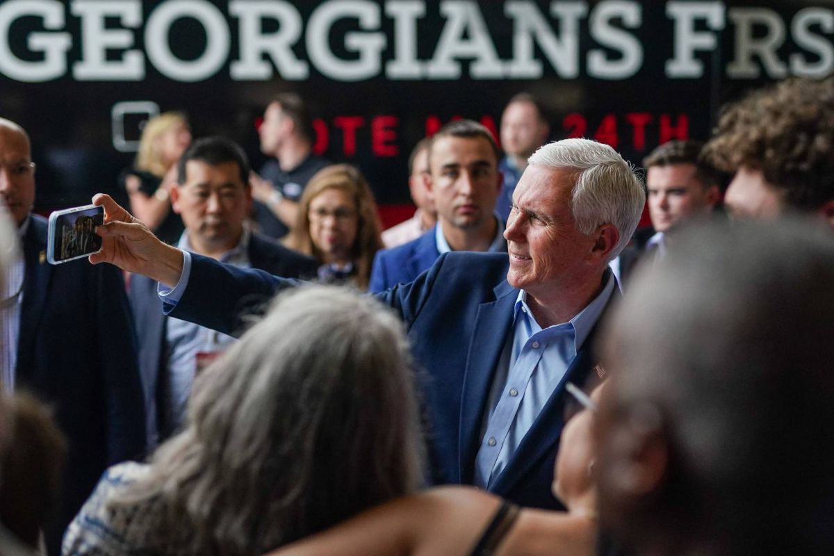 Ancien bras droit de Trump, Mike Pence tente de sortir de l’ombre