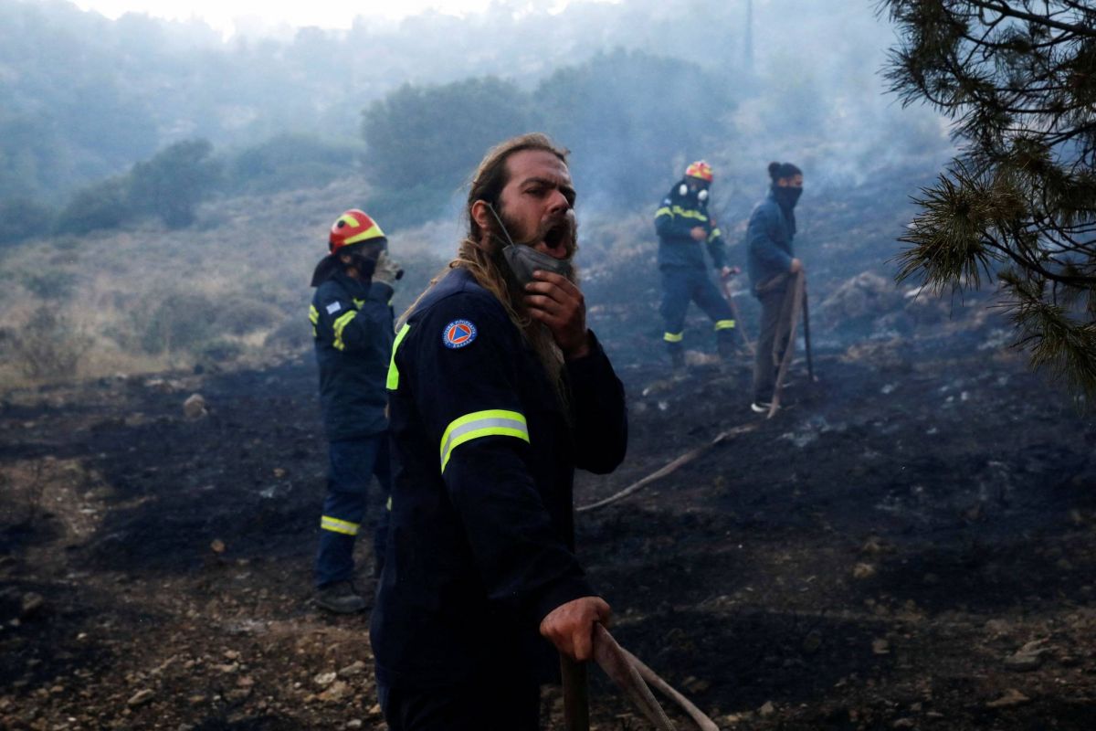 L'incendie maîtrisé dans la banlieue Sud d'Athènes