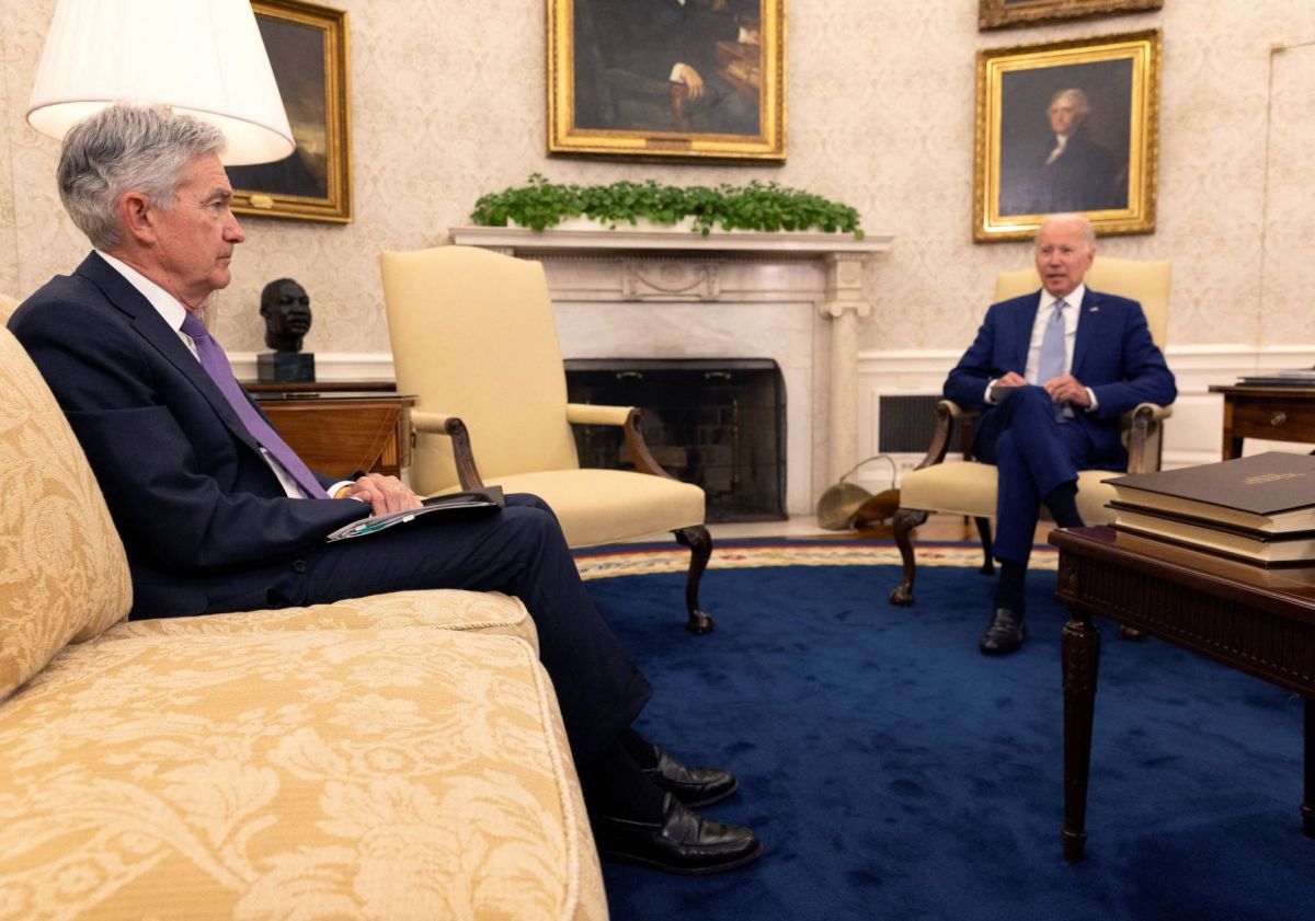 Biden reçoit le patron de la Fed pour une rare entrevue