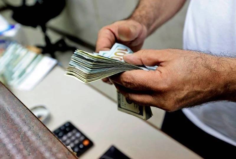 Commercial banks begin processing lira exchange transactions, but amount is not unlimited: sources Commercial banks begin processing lira exchange transactions, but amount is not unlimited: sources