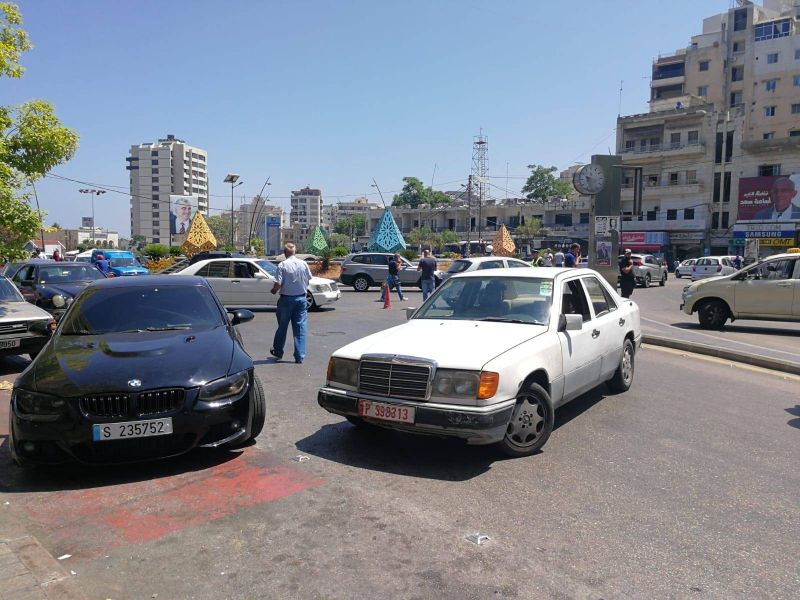 Routes coupées à Saïda par des chauffeurs de taxi contre la hausse des prix des carburants