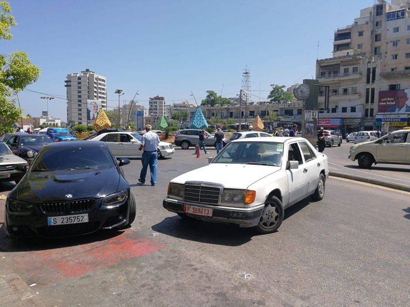 Taxi drivers block roads in Saida to protest rising fuel prices