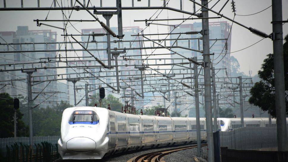Un train à grande vitesse déraille, le conducteur tué