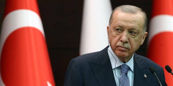 À un an des élections, Erdogan avance ses pions face à ses opposants
