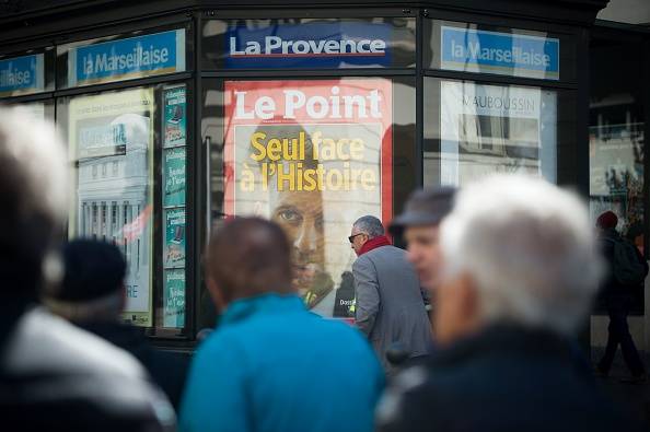 Pour garder le moral, certains préfèrent éviter les infos, selon une étude