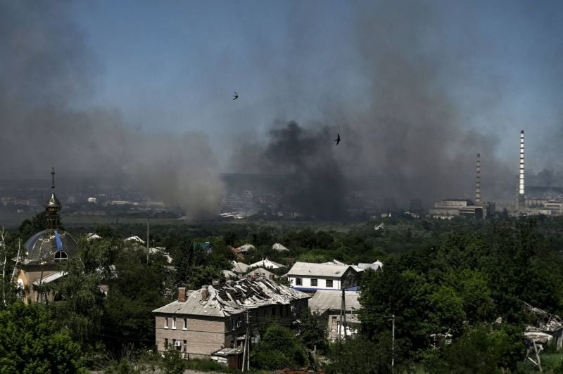 L'Ukraine bombarde les Russes à Kherson, combats sanglants à Severodonetsk