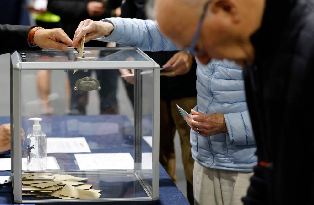 Bousculé par la gauche, le camp Macron entame une semaine décisive pour la majorité absolue à l'Assemblée