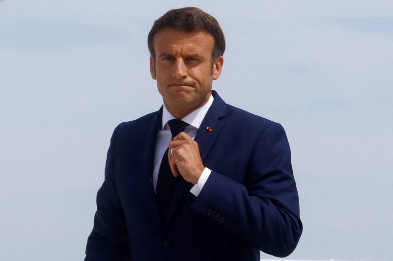 Macron réclame une majorité 