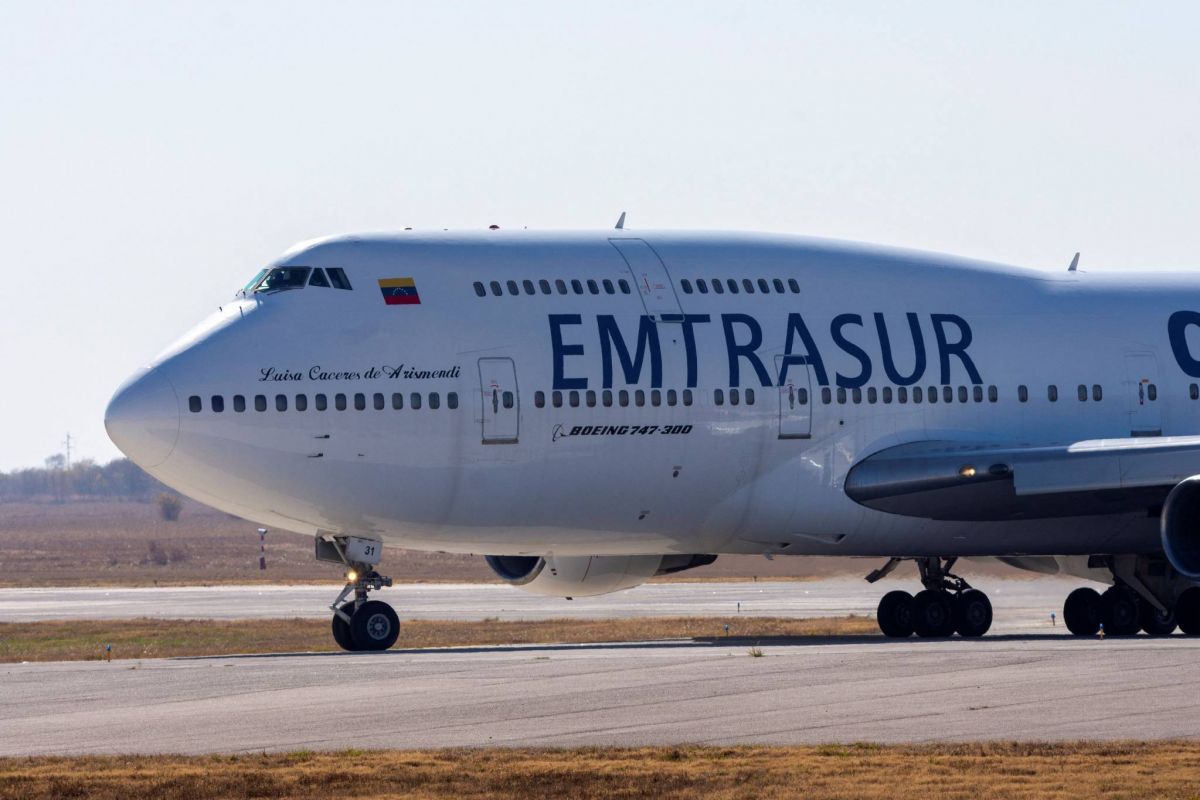 L'équipage iranien d'un cargo reste retenu