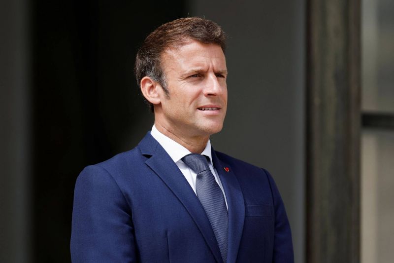 Macron dramatise l'enjeu avant le vote dimanche