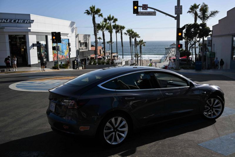 Autopilot de Tesla n’est pas fiable, selon un rapport