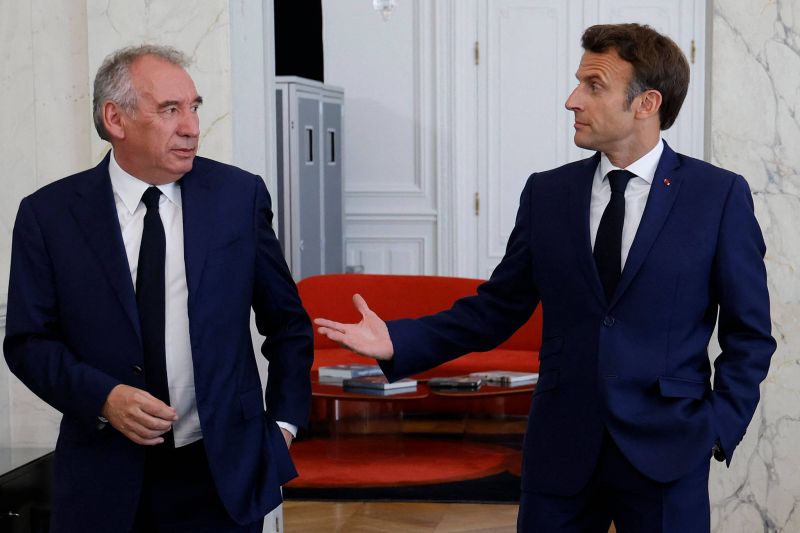 Macron consulte pour sortir de l’impasse