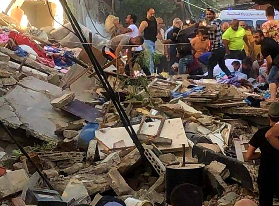 Un immeuble s'effondre à Tripoli, une fillette tuée