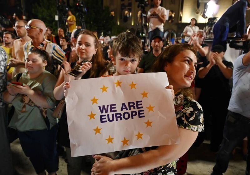 Des dizaines de milliers de manifestants pour demander l'adhésion à l'UE