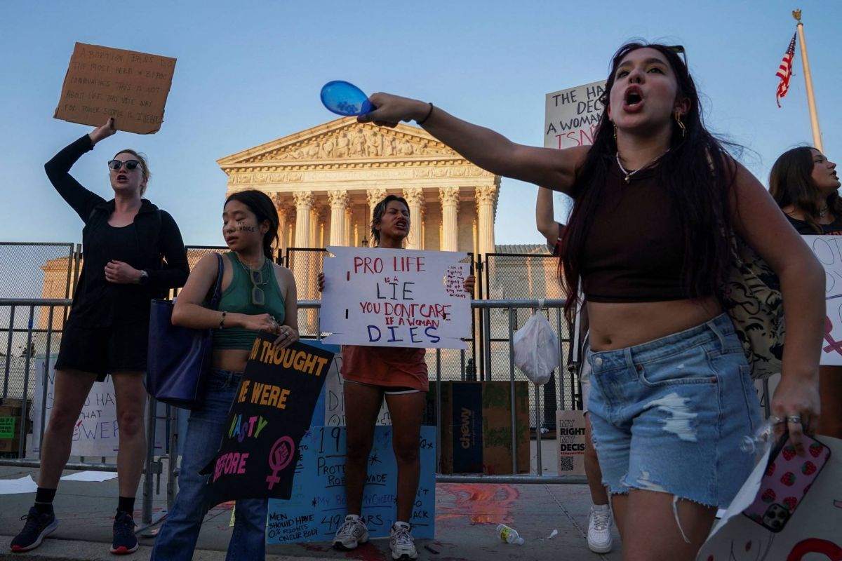 Après le choc, manifestations contre la révocation du droit à l'avortement