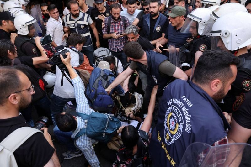 Près de 400 arrestations pendant la Marche des Fiertés à Istanbul
