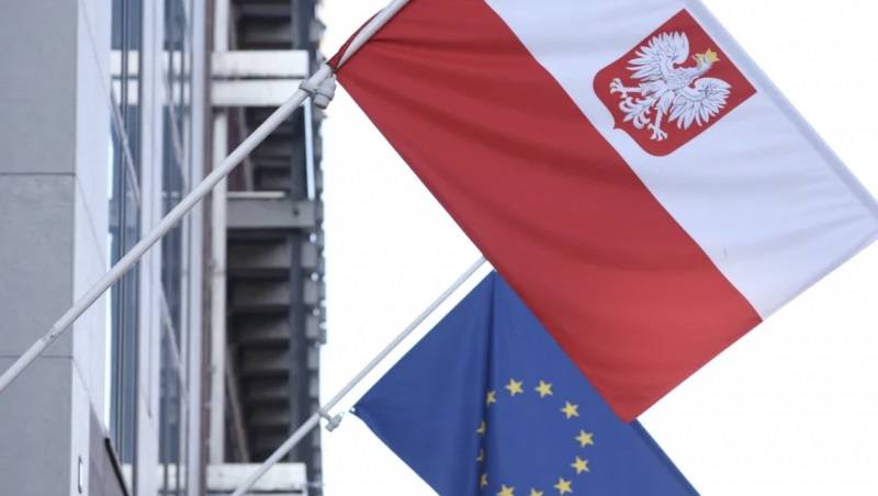Le drapeau polonais retiré d'un mémorial en pleines tensions Moscou-Varsovie