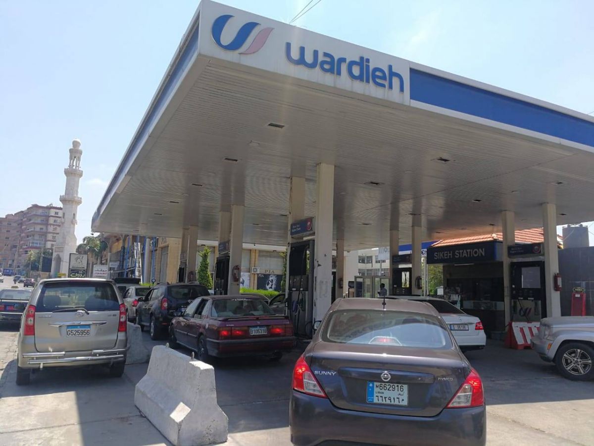 Retour des files d'attente devant les stations-service à Saïda