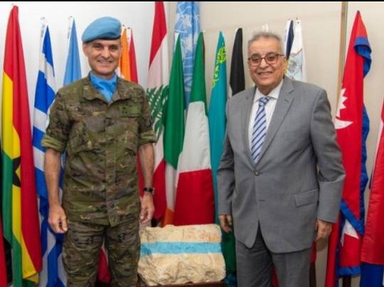 Bou Habib survole la Ligne bleue en hélicoptère avec le commandant en chef de la Finul