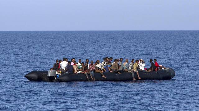 Naufrage en Méditerranée : une femme enceinte meurt et 22 disparus, selon MSF