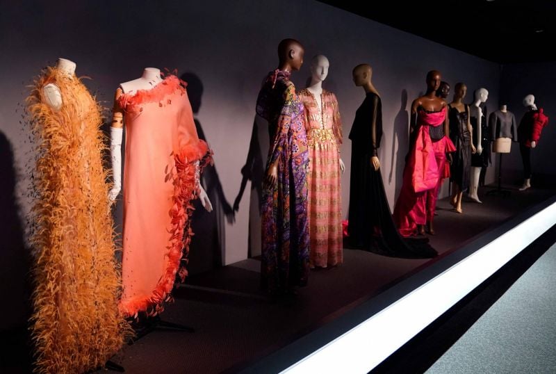 La richesse de la mode africaine célébrée au musée V&A de Londres