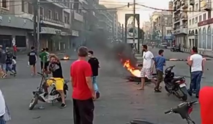 Demonstrators block access to al-Nour Square in Tripoli