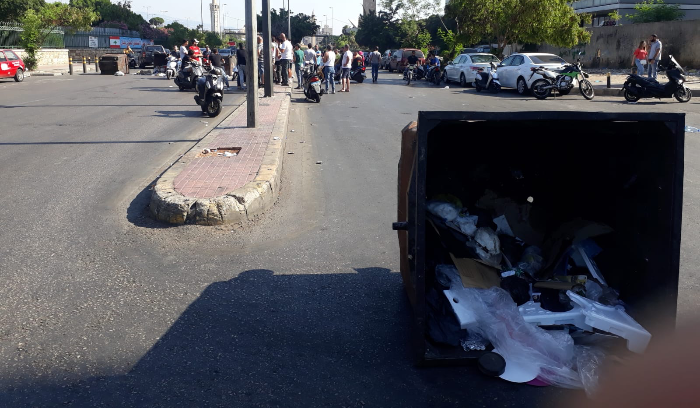 Pénuries et hausse des prix des télécoms : des routes coupées dans plusieurs quartiers de Beyrouth