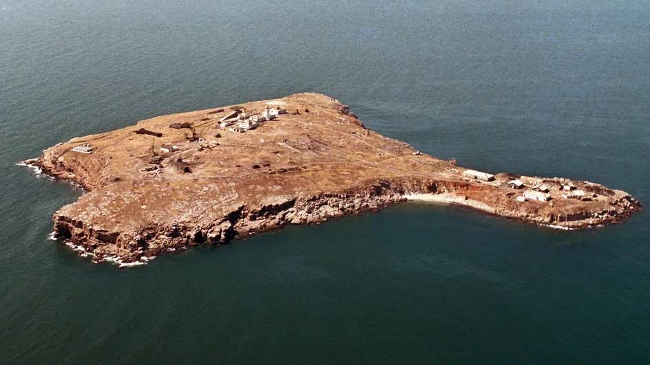 L'armée russe annonce son retrait de l'île aux Serpents