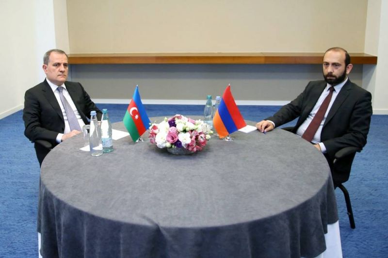 Premiers pourparlers entre chefs de la diplomatie arménienne et azerbaïdjanaise depuis la guerre