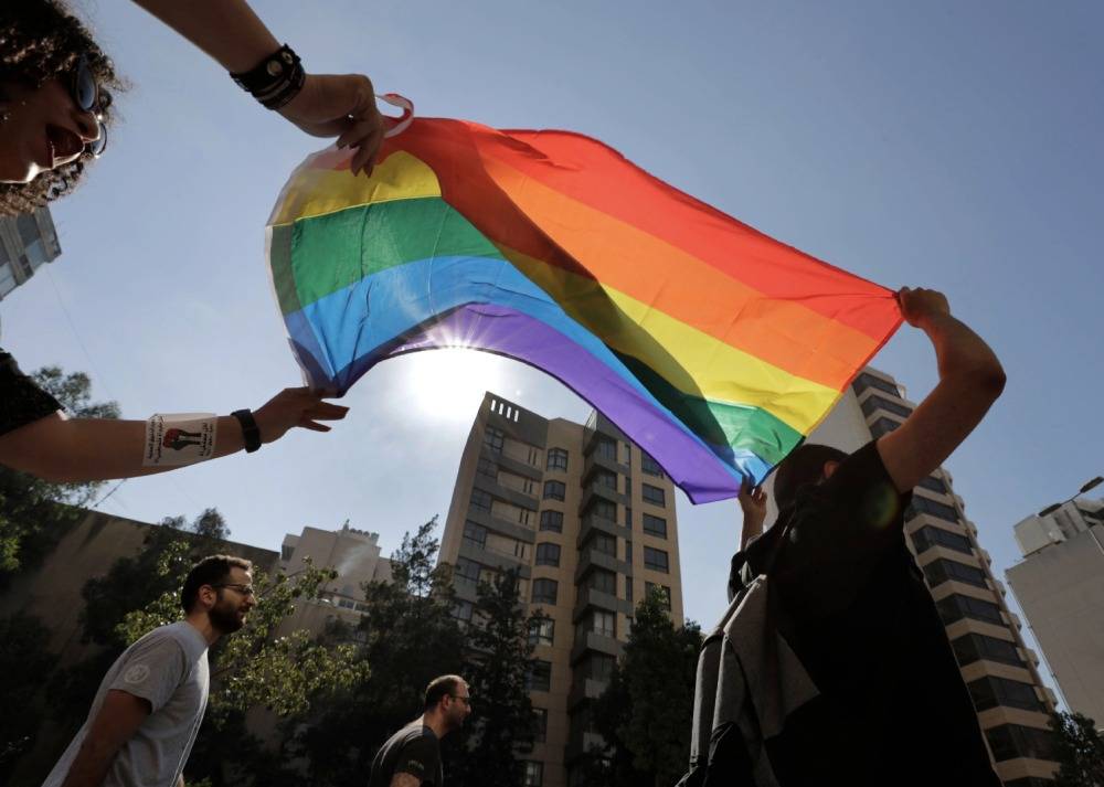 Skeyes scrute le discours de haine contre la communauté gay dans les médias