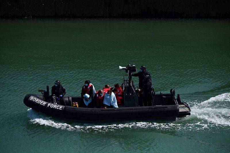Sauvetage de 166 migrants dans la Manche qui tentaient de rejoindre la Grande-Bretagne