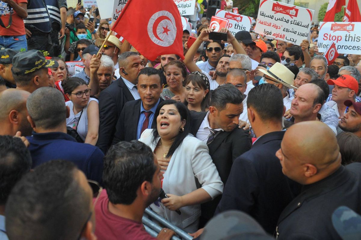 Manifestations contre le référendum sur la nouvelle Constitution