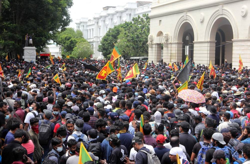 Les manifestants qui occupent le palais entendent rester jusqu'au départ du président