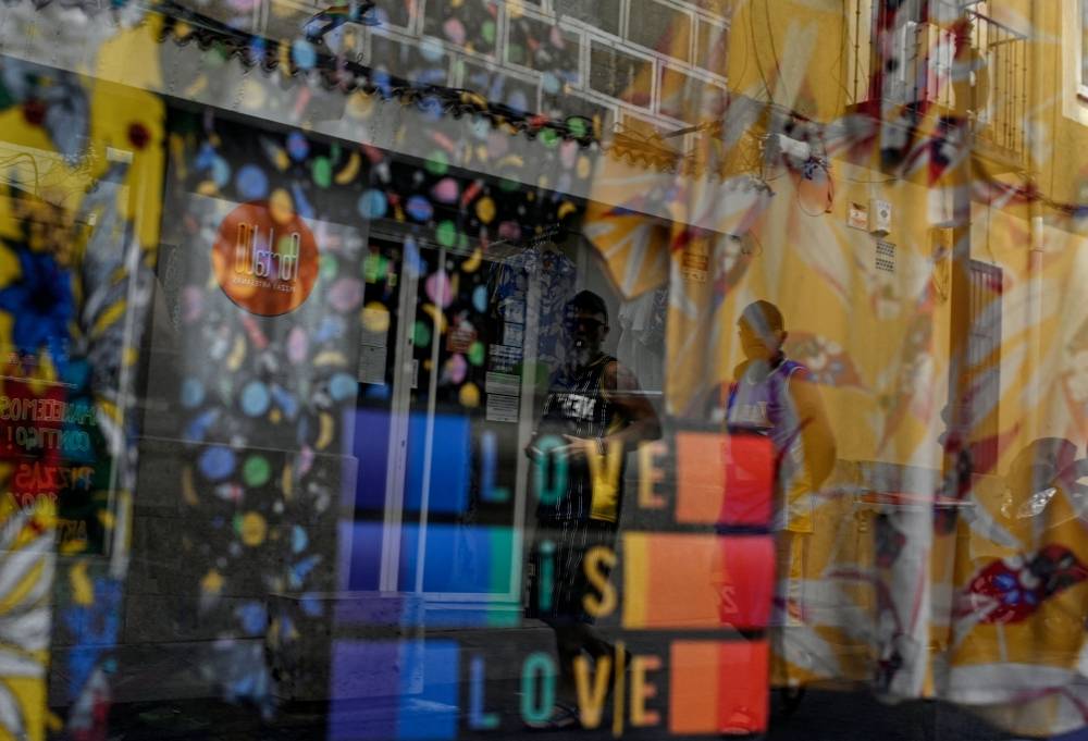 Une foule arc-en-ciel et des ministres à Madrid pour la Marche des Fiertés