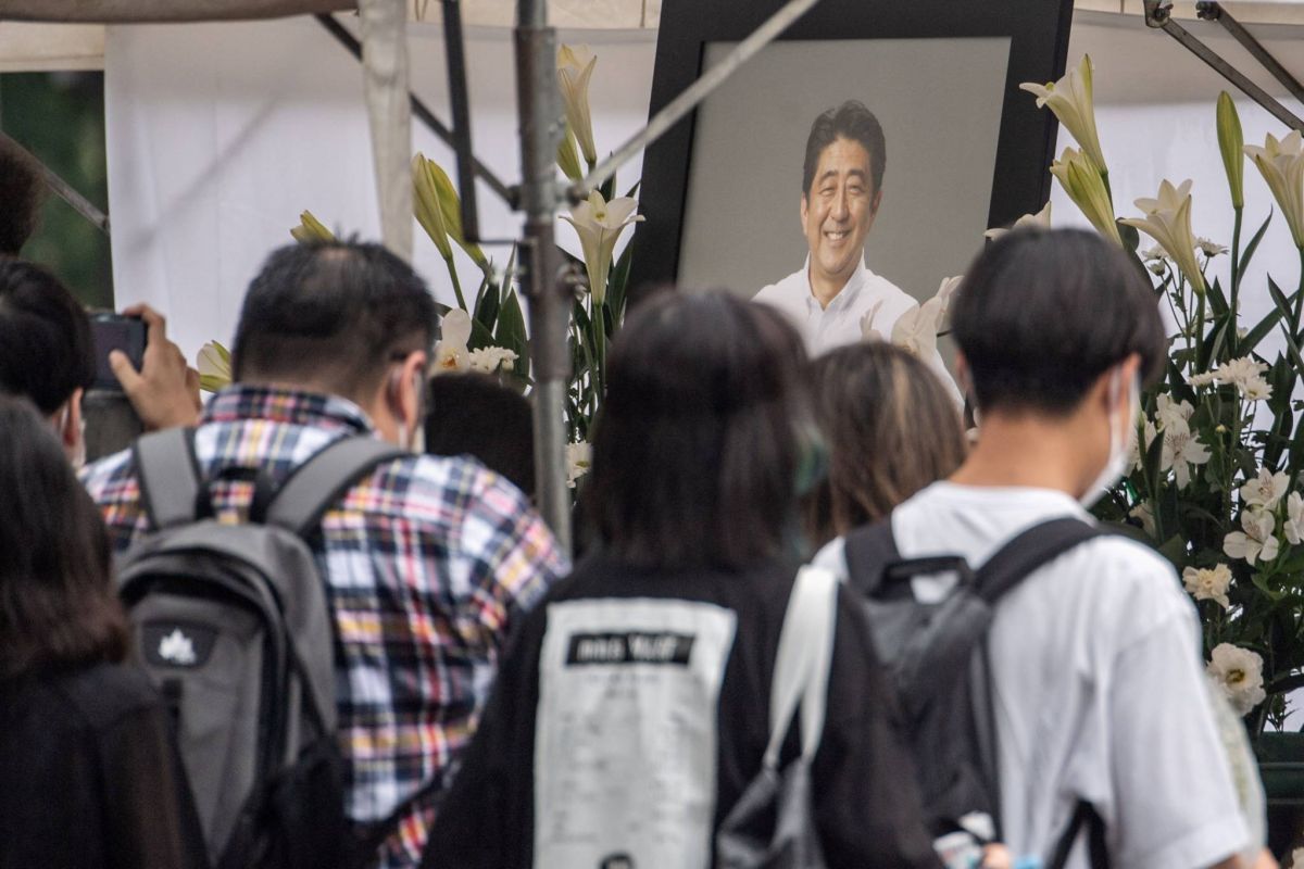 Des milliers de Japonais rendent hommage à Shinzo Abe le jour de ses funérailles Des milliers de Japonais rendent hommage à Shinzo Abe le jour de ses funérailles