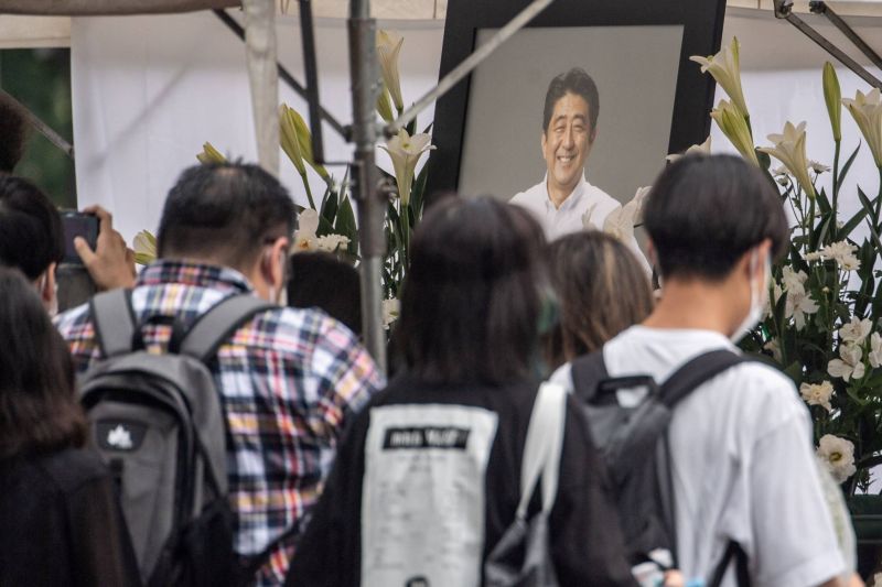 Des milliers de Japonais rendent hommage à Shinzo Abe le jour de ses funérailles