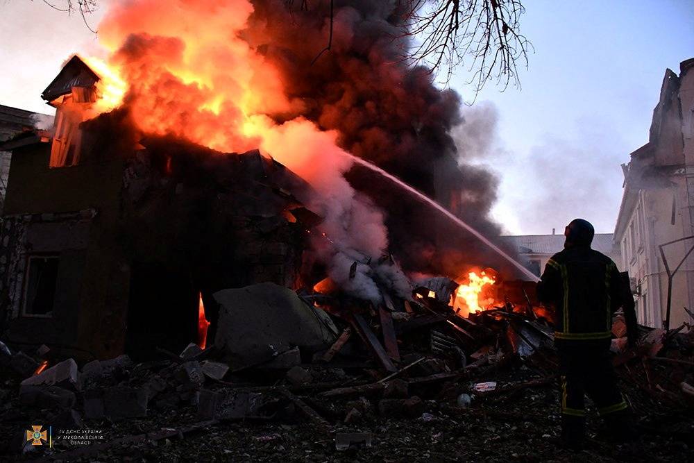 Au moins cinq morts dans une frappe russe près de Mykolaïv