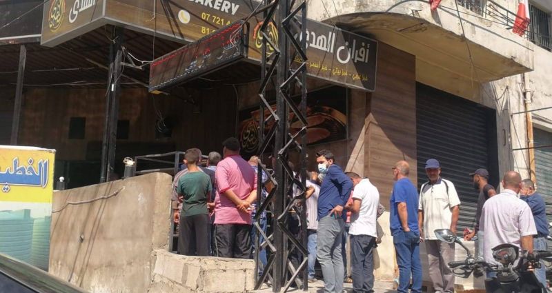 Long queues outside of bakeries around Lebanon
