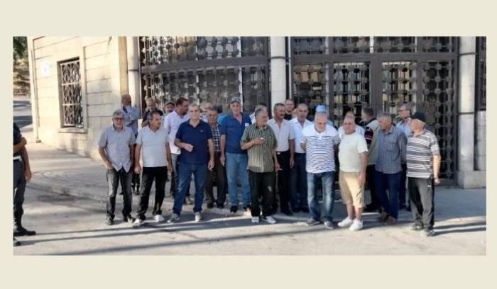 Retired armed forces members protest changes to judges' salary terms