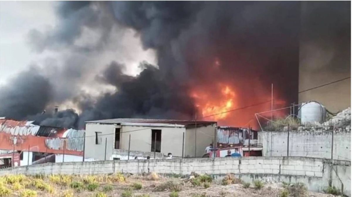 Fire still burning at a carpet factory in Nabatieh, building threatens to collapse