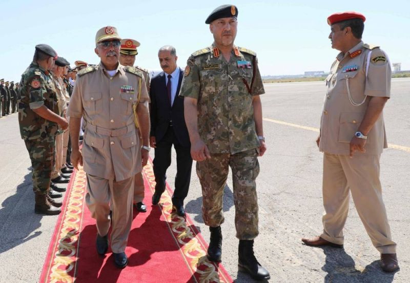 Rencontre inédite entre chefs militaires rivaux à Tripoli