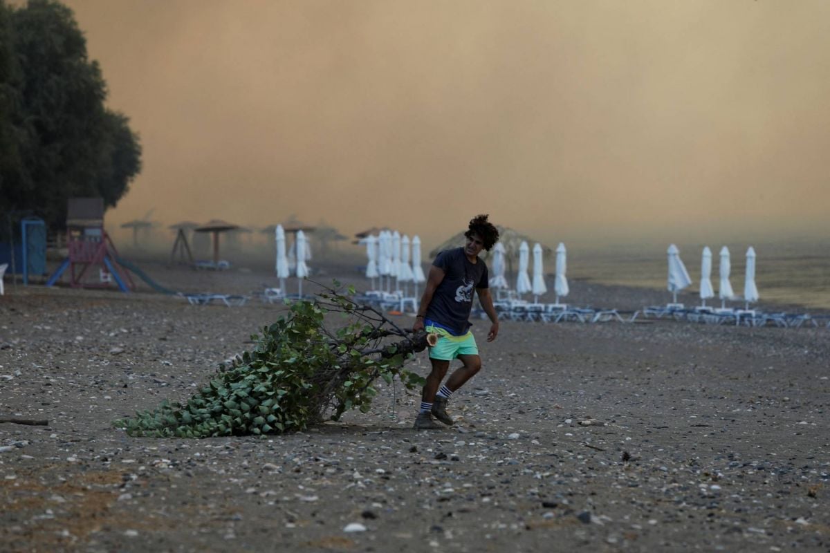 Un incendie à Lesbos oblige à évacuer touristes et habitants