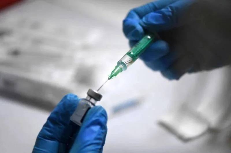 Trois décès et plus de 2.300 contaminations au cours des dernières 24 heures