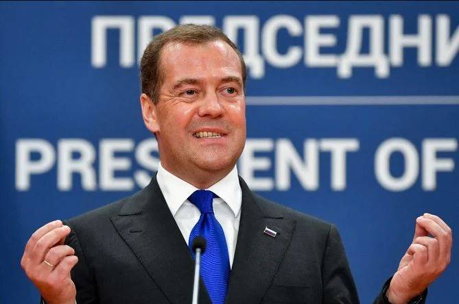 L'ex-président Medvedev plaide le 