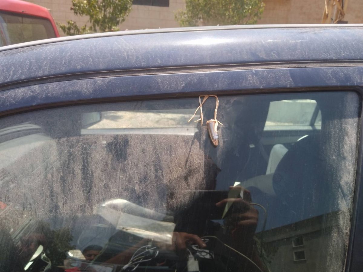 Une balle placée sur la voiture d'un journaliste au lendemain de son agression au Liban-Sud Une balle placée sur la voiture d'un journaliste au lendemain de son agression au Liban-Sud