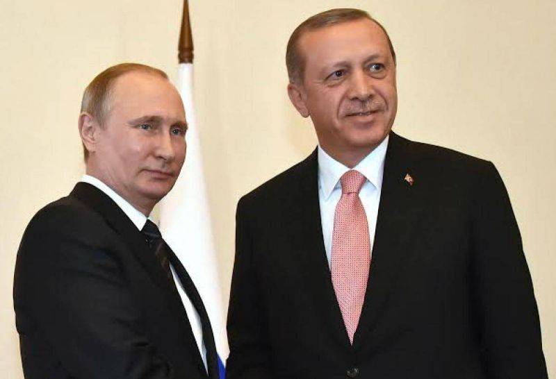 Poutine dit à Erdogan espérer un accord pour renforcer la coopération économique
